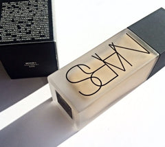 Nars Natural Radiant Longwear Foundation Light